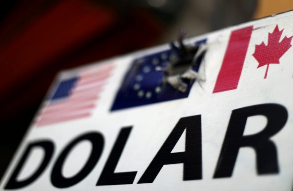 En Navidad, el arbolito tendrá nueve precios para el dólar