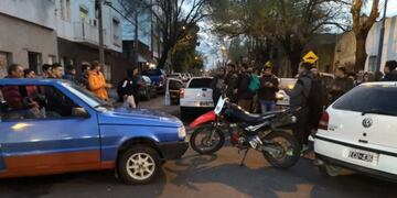 Alumnos cortando la calle (Ahora Mar del Plata)