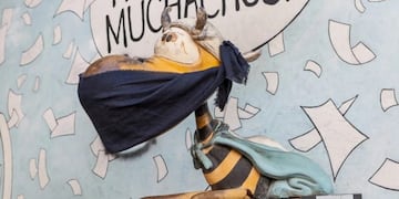 Estatuas porteñas amanecieron con tapabocas, cuyo uso será obligatorio desde el miércoles (Foto: Espacio Público GCBA)