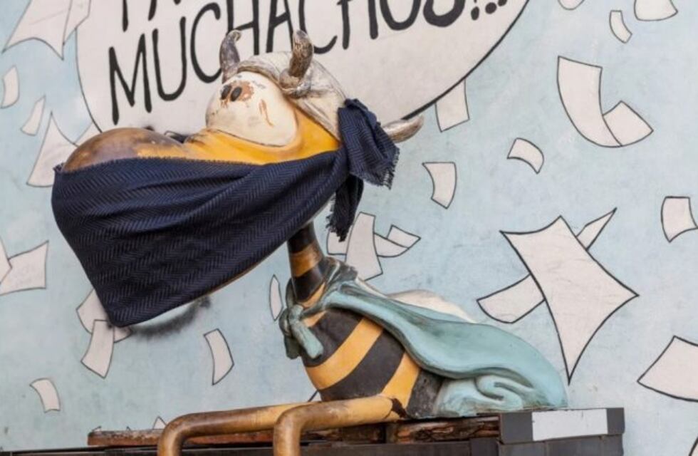 Coronavirus en Argentina: estatuas porteñas amanecieron con tapabocas, cuyo uso será obligatorio desde el miércoles