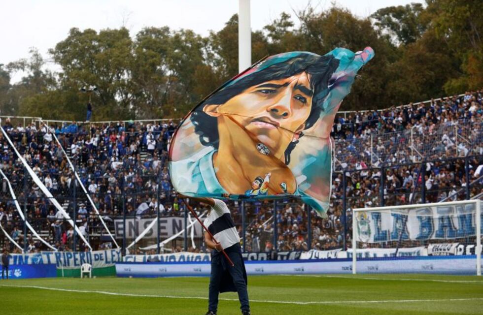 Revolución Maradona: la locura de los hinchas de Gimnasia en la previa de la presentación