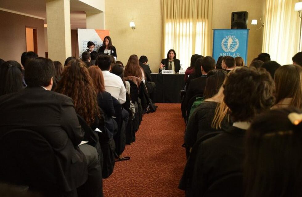 Más de 200 jóvenes participaron de la primera simulación del Tratado Antártico