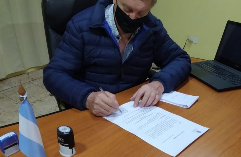 El intendente Jeleñ otorgó un aumento de $2.000 a los empleados municipales de Wanda
