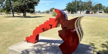 Restauran esculturas (Municipalidad de Santa Rosa)