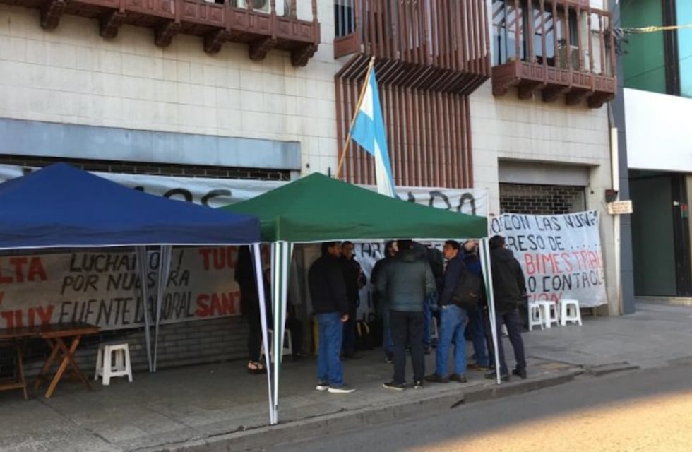 Empleados de Gasnor llevan cinco días de paro y piden su recomposición salarial