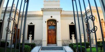 Reabre sus puertas el Teatro Español de Santa Rosa (El Diario)