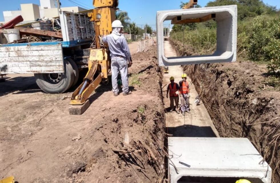 Se construye el canal de desagües norte en Río Primero