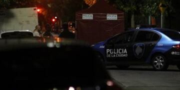Robo fatal en Barracas: un hombre murió al ser atropellado por los ladrones y con su propia camioneta\u002E