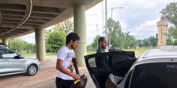 Diego Bustos, administrativo de Belgrano, buscó al volante Marcelo Meli en el aeropuerto\u002E Un refuerzo importante para el Pirata\u002E