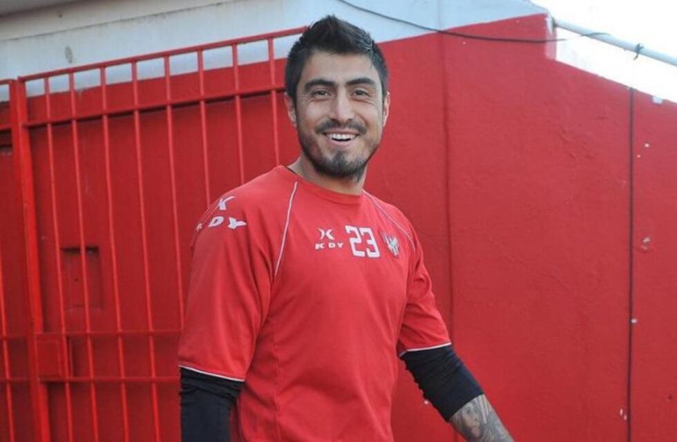 Hoyos volvió al arco de Instituto