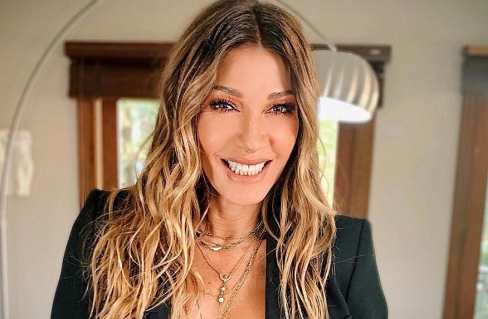 Catherine Fulop mostró una postal retro en bikini y reveló cuál fue la cirugía que se hizo