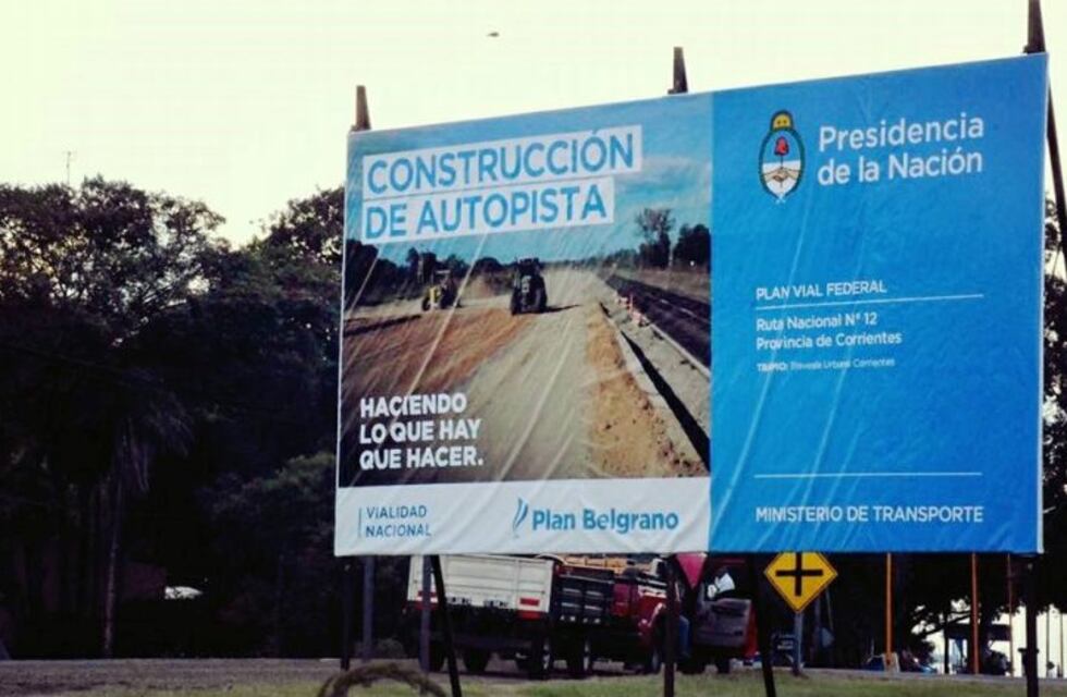 Colocan cartelería anunciando el inicio de la Autovía en la Ruta 12