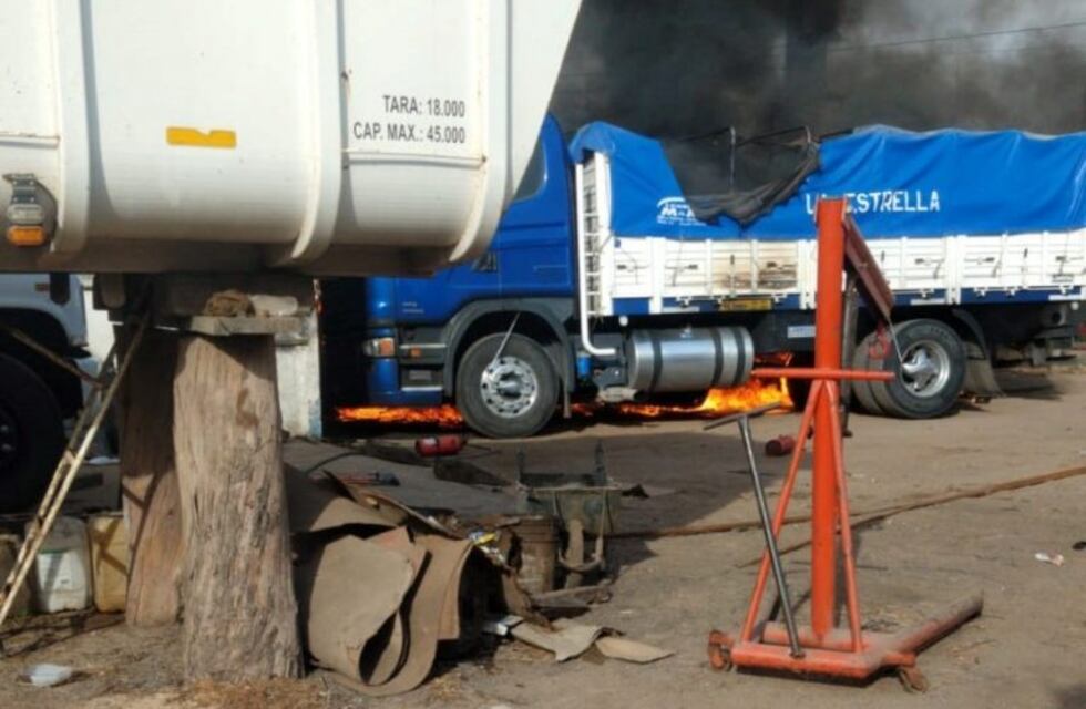 Arroyito: reparaban un tanque de gas oil de un camión y explotó