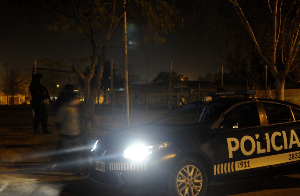 Un policía fue baleado con un arma tumbera en Las Heras