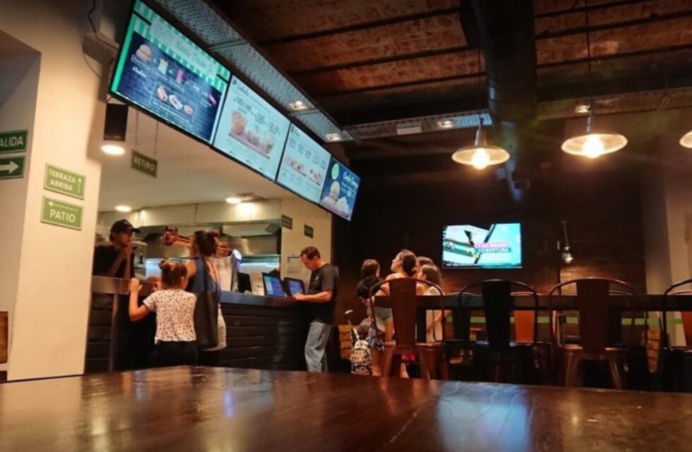 La EPE detectó que una hamburguesería top de Pichincha estaba colgada de la luz