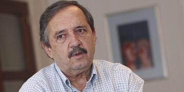 30/03/2014.- Ricardo Alfonsin, hijo del expresidente Raul Alfonsu00edn, el hombre que comandu00f3 la restauraciu00f3n democru00e1tica, habla durante una estrevista con Efe este 28 de marzo de 2014 en Buenos Aires (Argentina). El retorno de la democracia permitiu00f3 a la sociedad argentina aprender a conocerse tras el horror de la dictadura, asegura.
