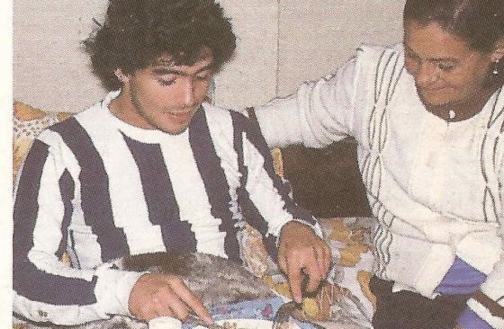 Según el voto de nuestros lectores, al Diego "le queda mejor" la camiseta de Talleres