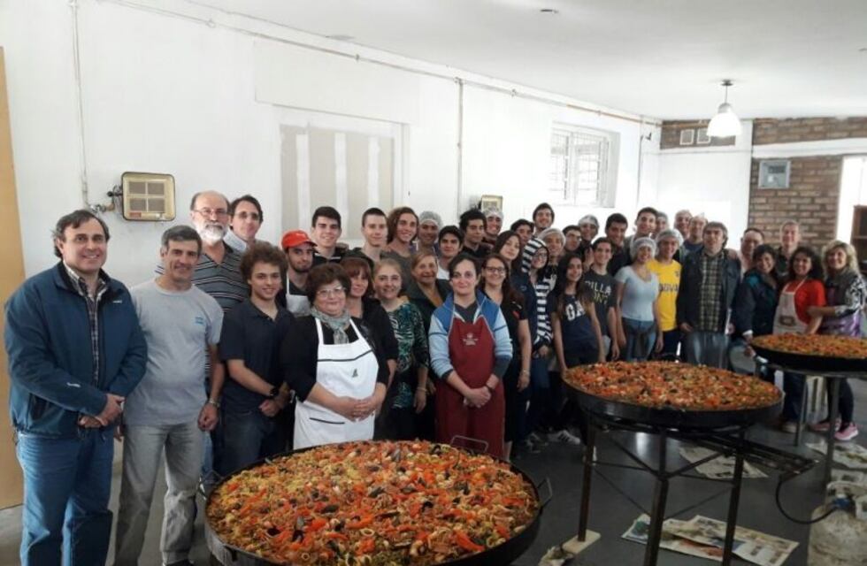 Alumnos sanjuaninos venden paellas para llegar a la NASA