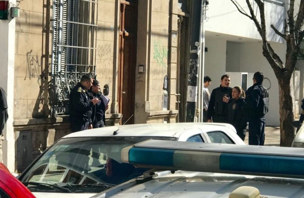 Encontraron muerta durante un operativo policial a una mujer en La Plata