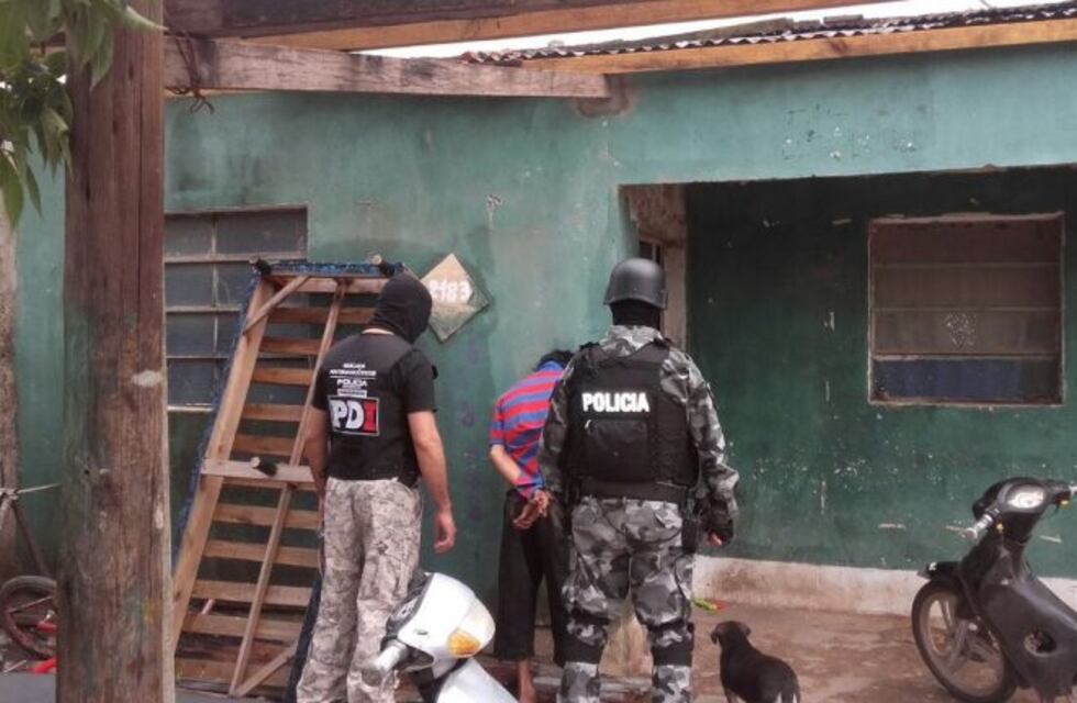 Narcomenudeo: once personas detenidas y secuestro de droga y armas en Rafaela y San Javier