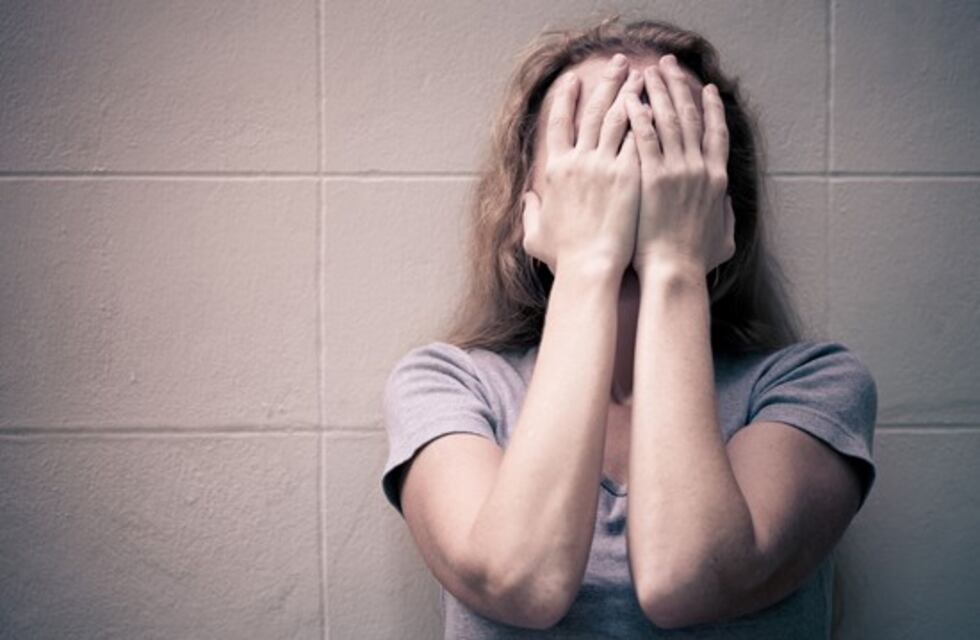 Detuvieron a un hombre por golpear a su ex novia con un martillo