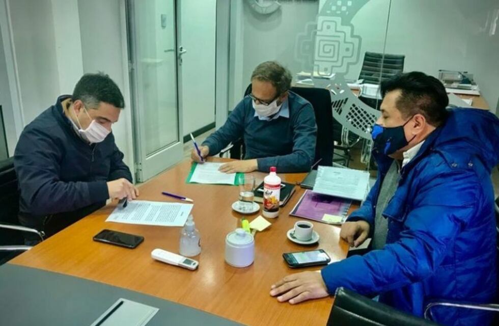 Firmaron un acuerdo por obras hídricas para El Rodeo