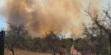 En Alpa Corral las llamas amenazan la zona de viviendas\u002E