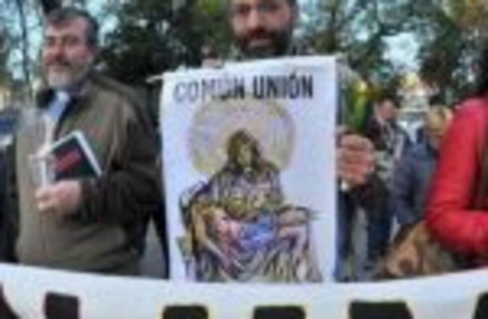 Organizaciones sociales y sacerdotes marcharon por una Navidad digna