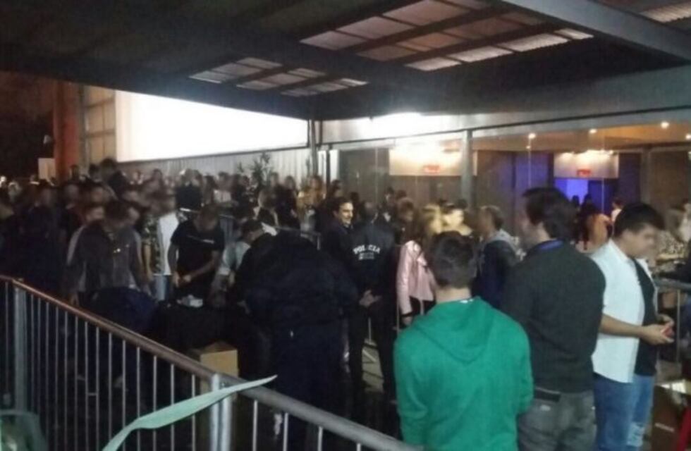 Algunos de los asistentes a la fiesta electrónica escondían las pastillas en los celulares