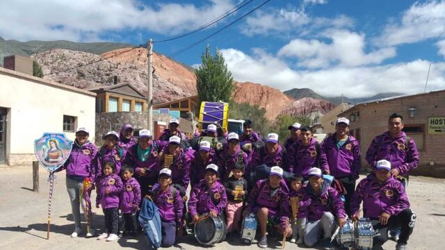 Banda de sikuris, peregrinos a Punta Corral, en Jujuy