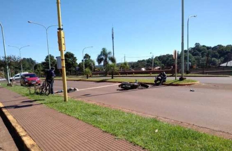 Un motociclista atropelló y mató a un peatón en Oberá
