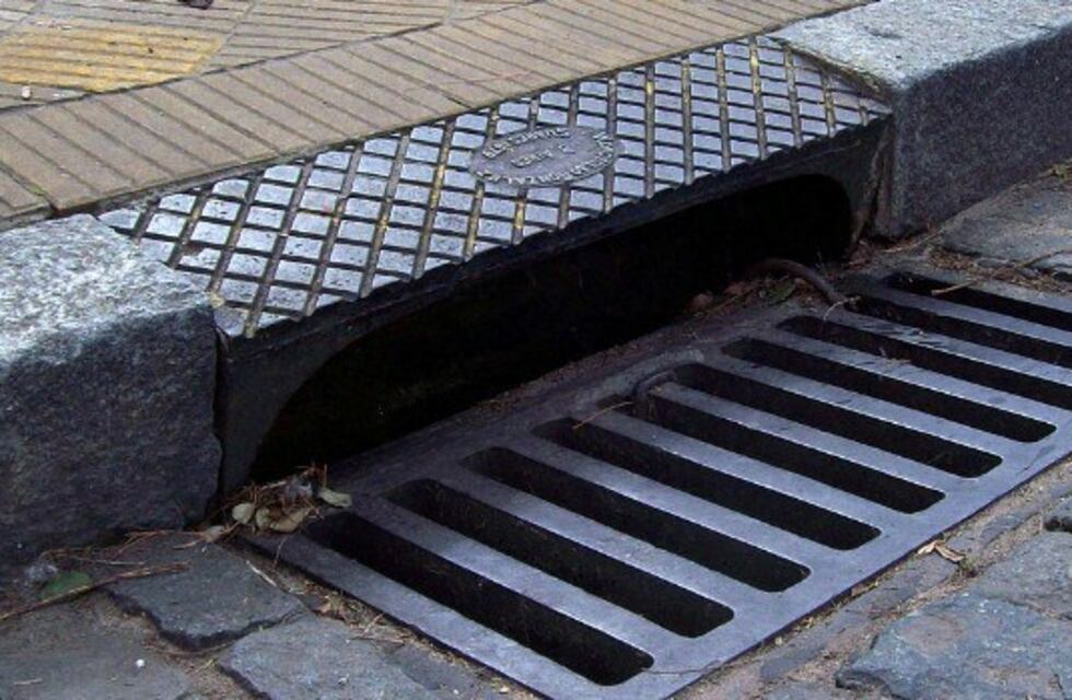 Detuvieron a un mendocino que robaba alcantarillas durante la madrugada