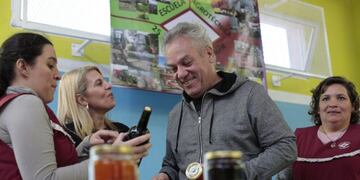 El ministro Borthiry con productores gastronómicos de la provincia (Gobierno de La Pampa)