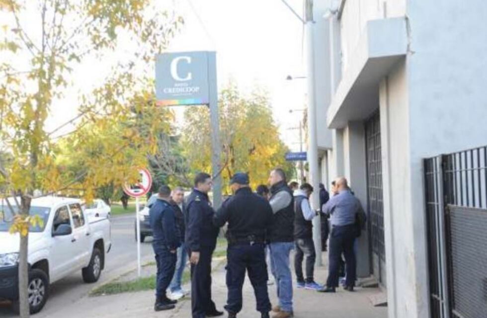 Condenaron a una banda de policías y civiles por dos robos a bancos