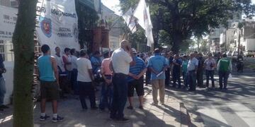 Los empleados de Vías Navegables iniciaron un plan de lucha para no ser despedidos\u002E (Foto: Corrientes Hoy)
