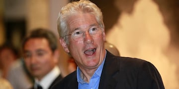 promocion exposicion de fotos peregrino\r\n\r\nU\u002ES\u002E actor Richard Gere reacts as he looks at his fans before the opening ceremony of his photo exhibition in Seoul, South Korea, Wednesday, June 22, 2011\u002E Gere is in Seoul promoting an exhibition of photographs of Tibet and India taken by the Hollywood actor and other photographers\u002E (AP Photo/Lee Jin-man)\r\n corea del sur seul Richard Gere actor visita corea del sur conferencia de prensa
