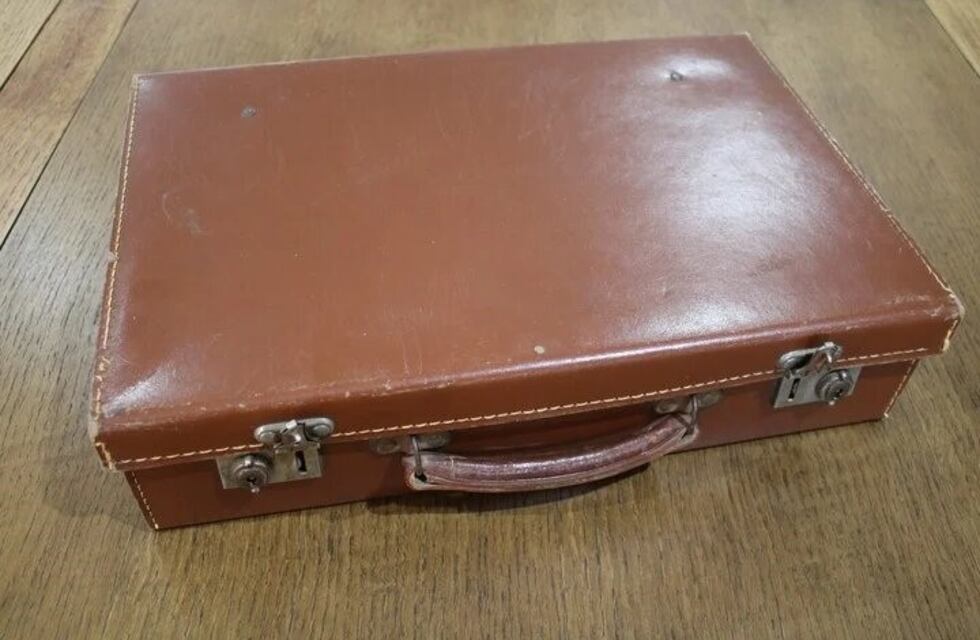 Abrieron la maleta de un soldado muerto en la Primera Guerra Mundial y hallaron objetos intactos desde 1916