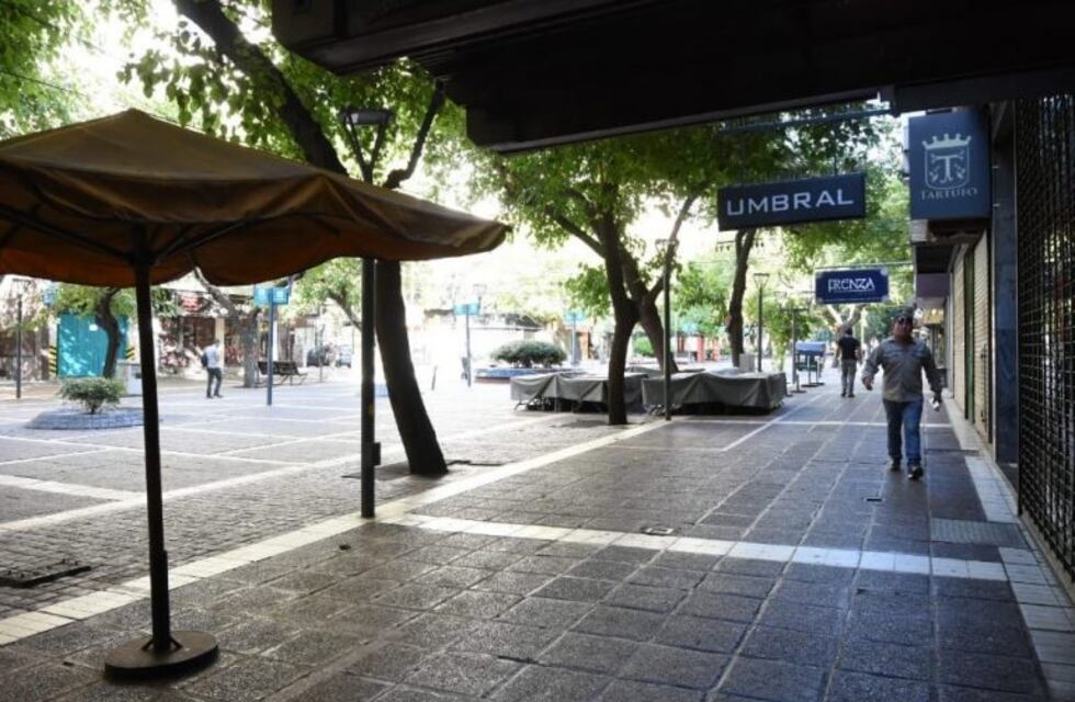 Mendoza va quedando desierta en el primer día de cuarentena