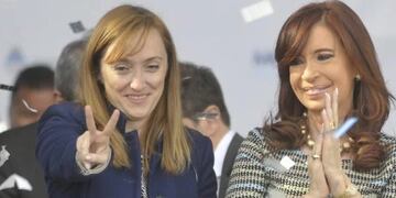 Anabel Fernández Sagasti reparte la carta de Cristina Fernández y no descarta su visita a Mendoza\u002E