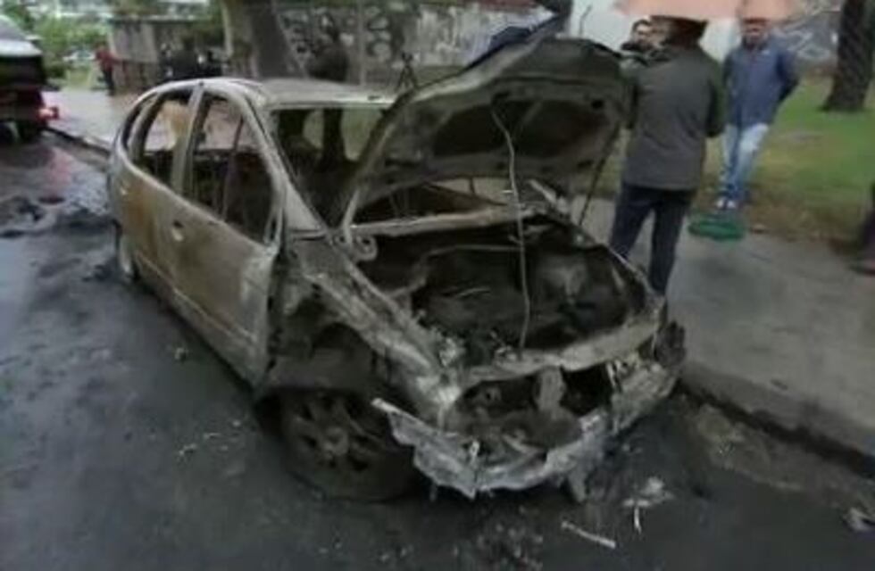 Nuevo caso de "quemacoches": dos autos incendiados en Villa Urquiza