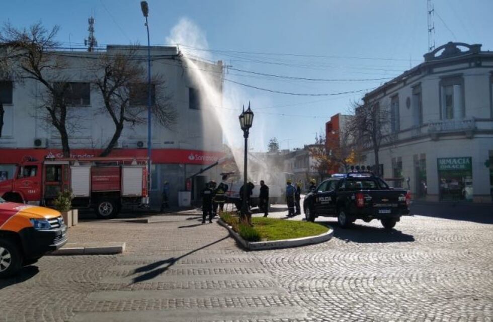 Tensión en el microcentro rafaelino por la quema de cables en un banco