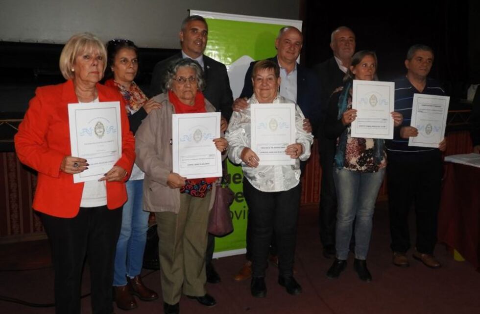 Entregaron 135 escrituras a familias de Coronel Rosales