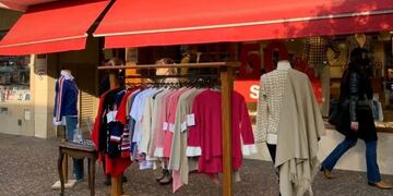 A pesar de estar prohibido, algunos comerciantes permiten el ingreso de gente (Ahora Mar del Plata)