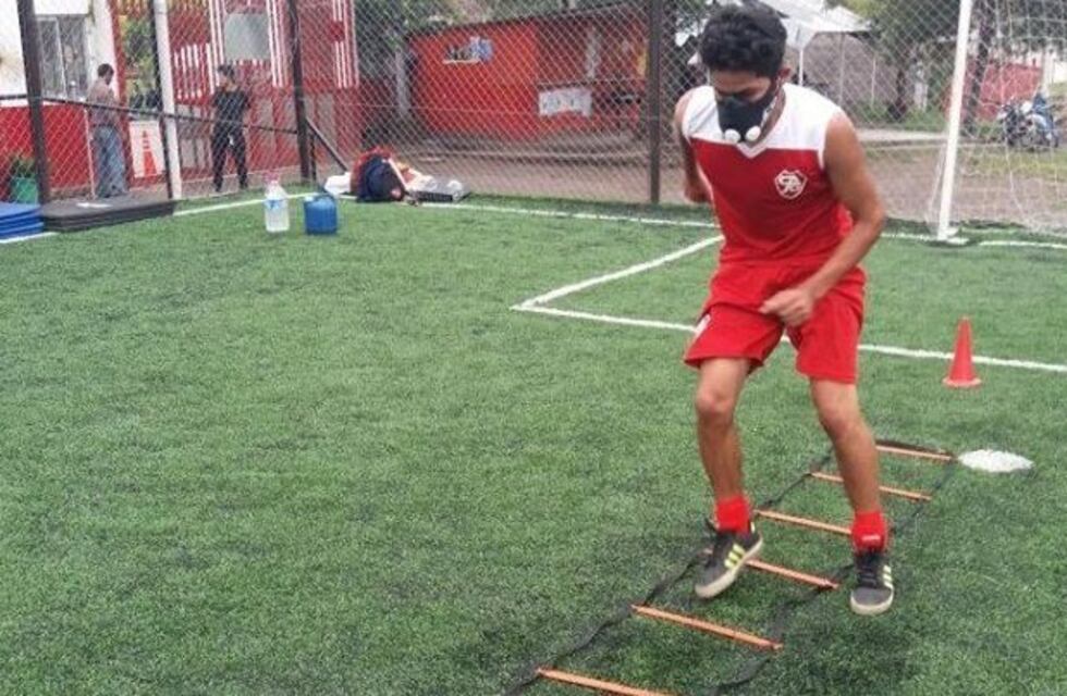Futbolistas jujeños vuelven paulatinamente a las prácticas
