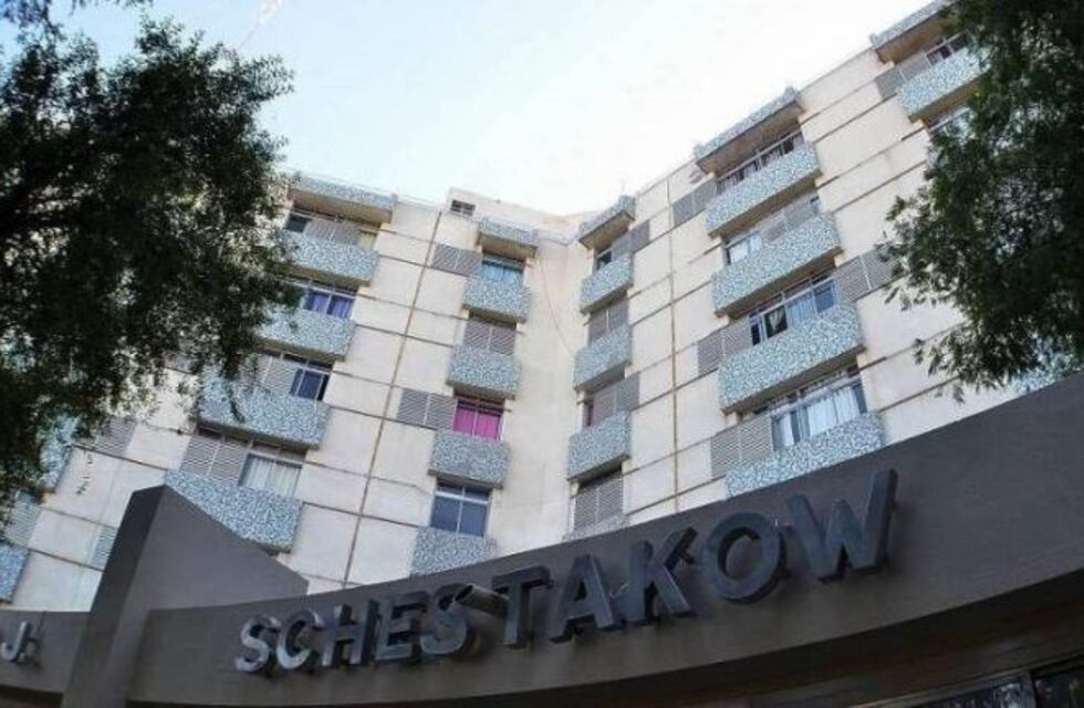 Una niña cayó de un vehículo en movimiento y está grave