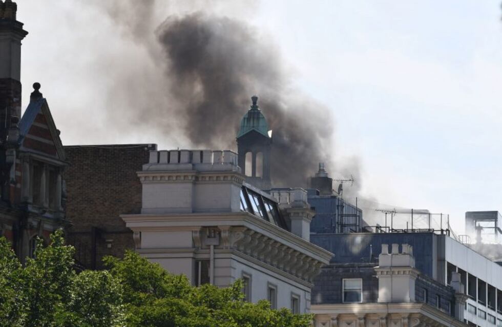 Se incendió un hotel de lujo en Londres
