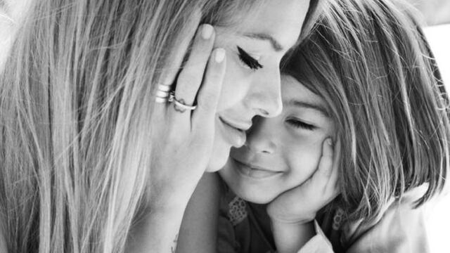 La China Suárez junto a su primera hija, Rufina Cabré.