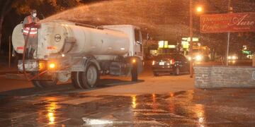 Continúan desinfectando las calles de Carlos Paz