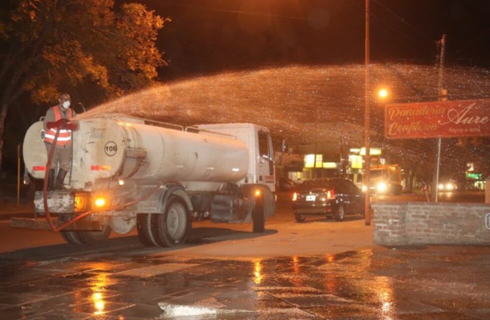 Continúan desinfectando las calles de Carlos Paz