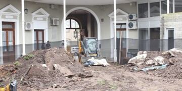 A las obras en el microcentro se suman las del Municipio, con reformas en el patio